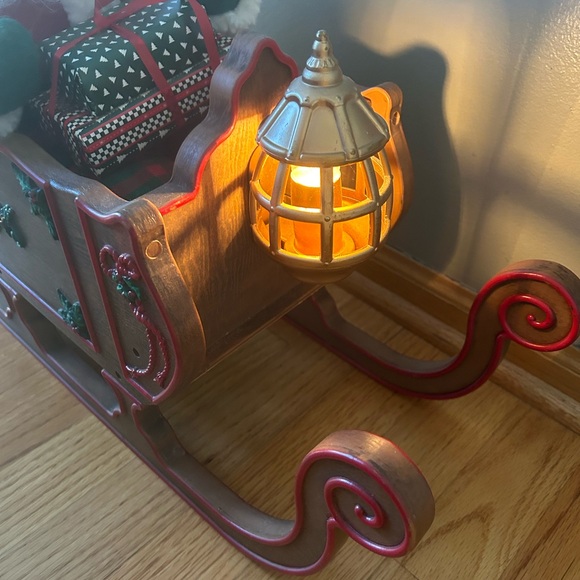 Vintage animatronic Christmas decor Santa in his sleigh - Picture 7 of 7